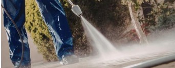 psray of water coming out a pressure wash